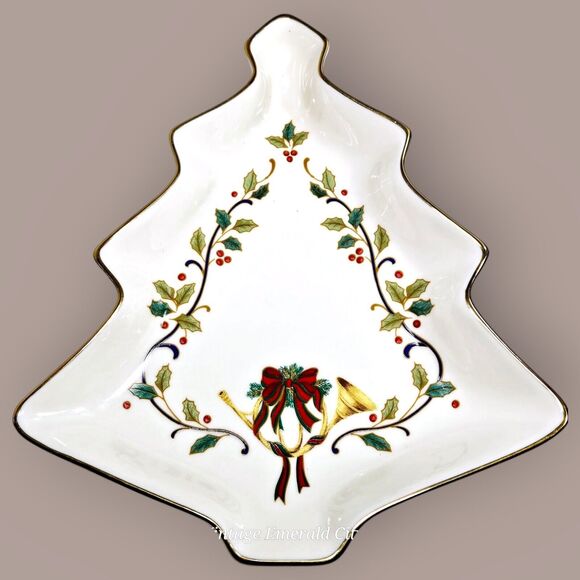 MIKASA Vtg Christmas Tree Candy Dish Holiday Elegance Holly Berries 8-3/4 inch - Picture 4 of 12